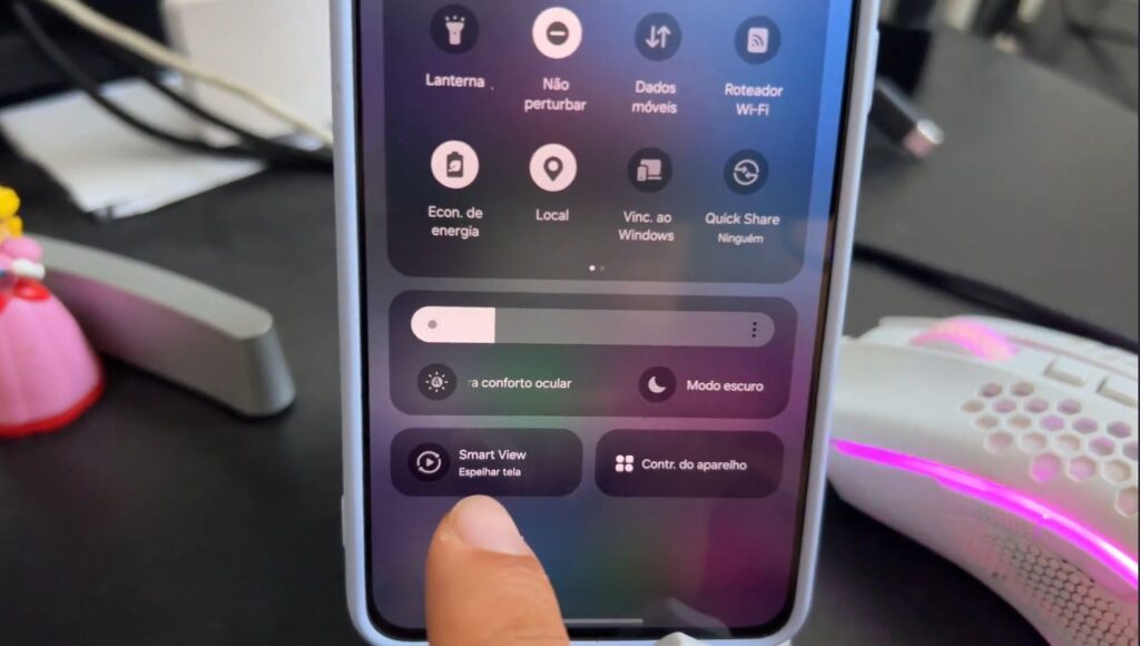 selecionando o smart view no celular para espelhar a tela no PC