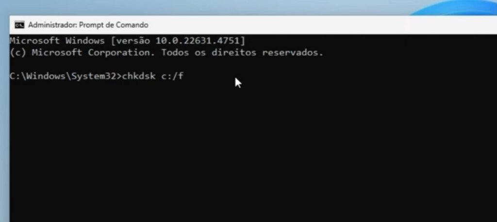 digitanto o codigo necessario no prompt de comando para fazer a limpeza total no windows