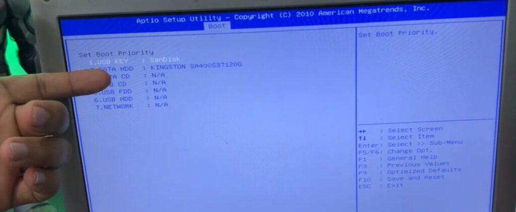 selecionando o pendrive com o puppy linux para ser inicializado primeiro